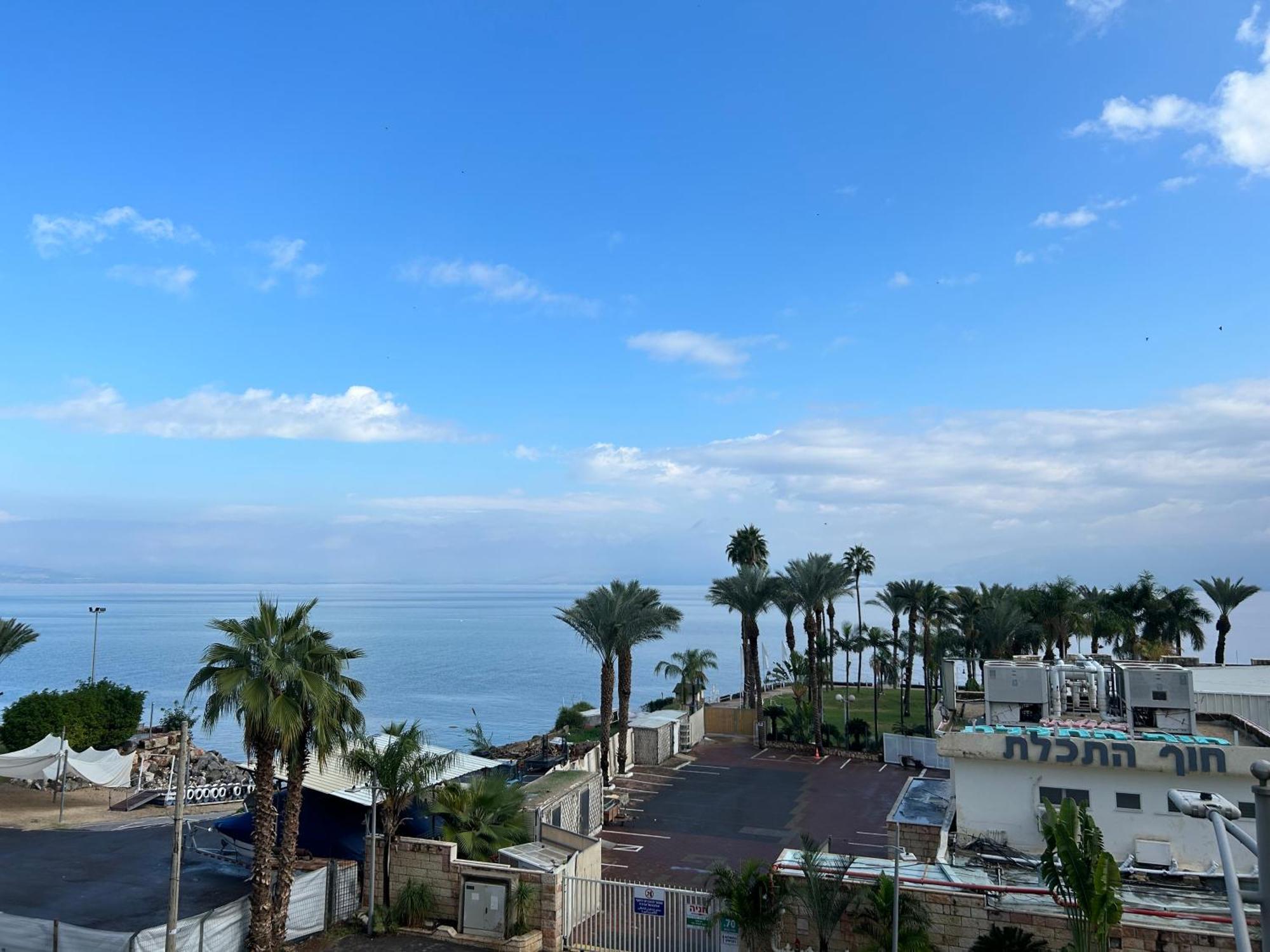 תכלת על הכינרת Light Blue On The Kinneret Lake Tiberias Bagian luar foto